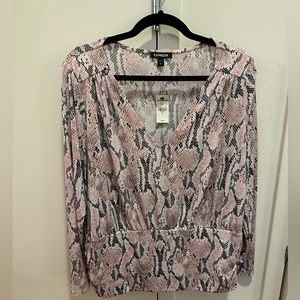 🆕 Express Pink Snakeskin Top 💕🐍